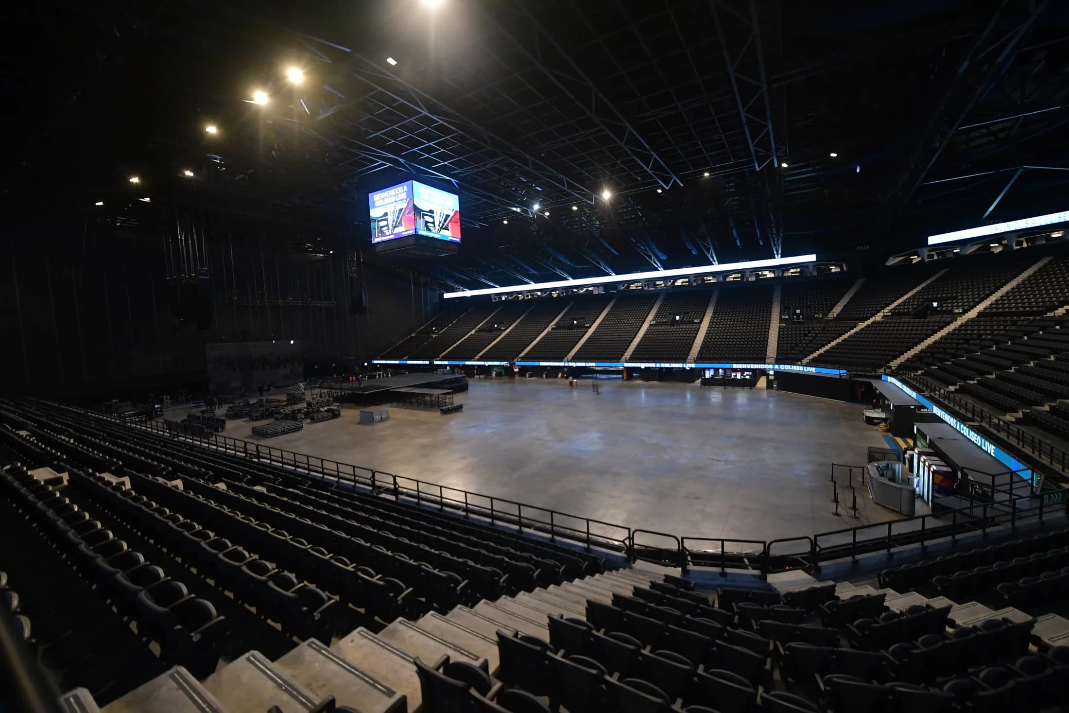 Interior y graderías del Coliseo MedPlus vistos desde la arena